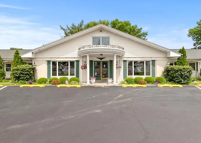 Glass House Inn Erie Near I-90&I-79